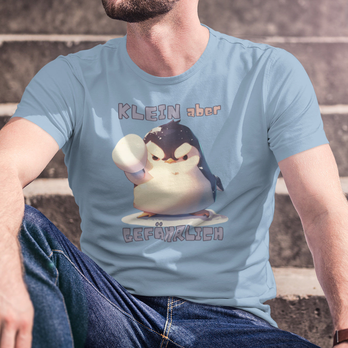 witziger Pinguin Schneeball T-Shirt